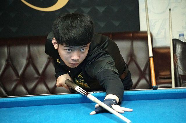 冯博轩右侧 冯博轩右侧